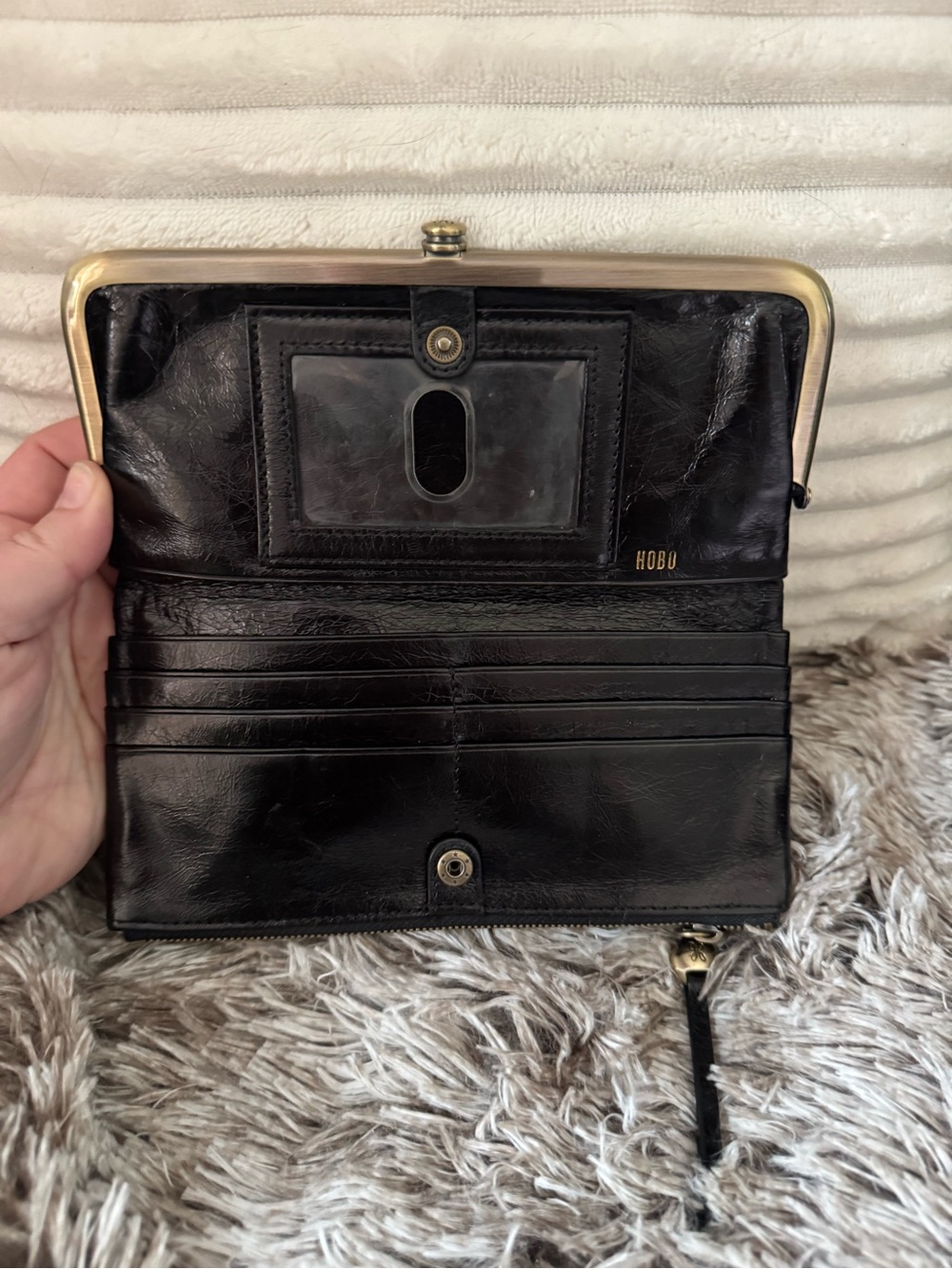 NWOT HOBO Continental Bi-Fold Wallet with Kisslock, Zipper, and Outer Pocket - Picture 3 of 8
